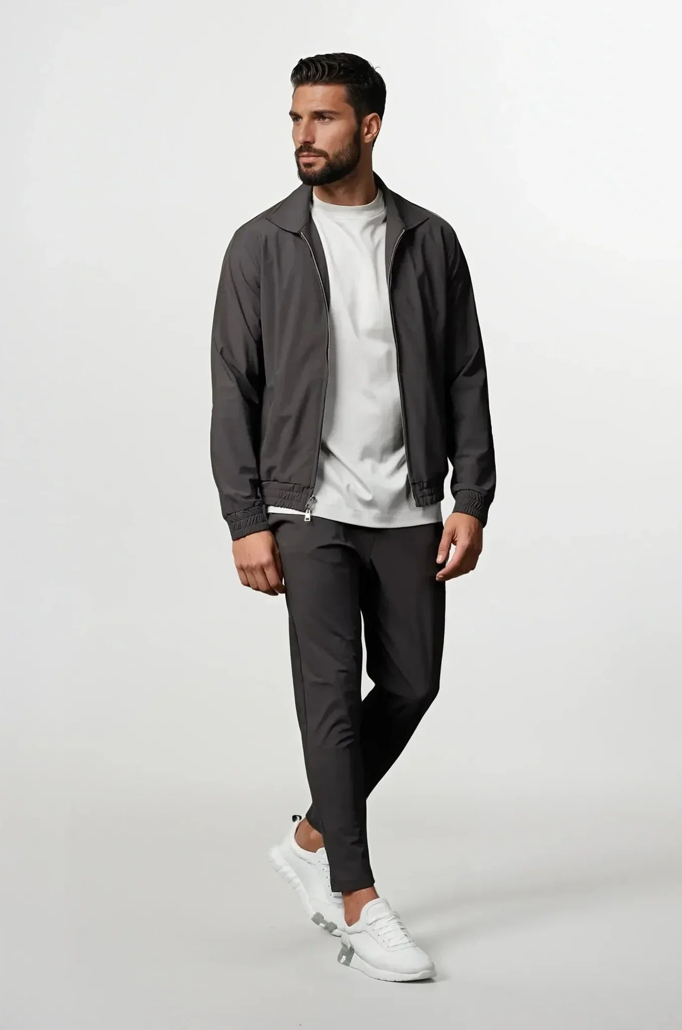 Traje tecnológico urbano de titanio