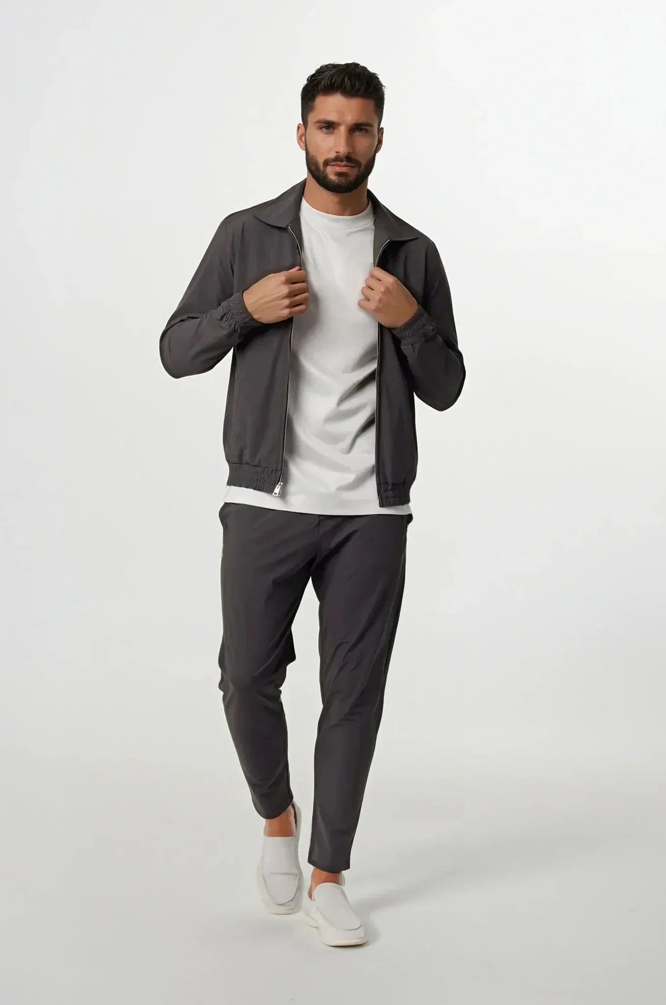 Traje tecnológico urbano de titanio