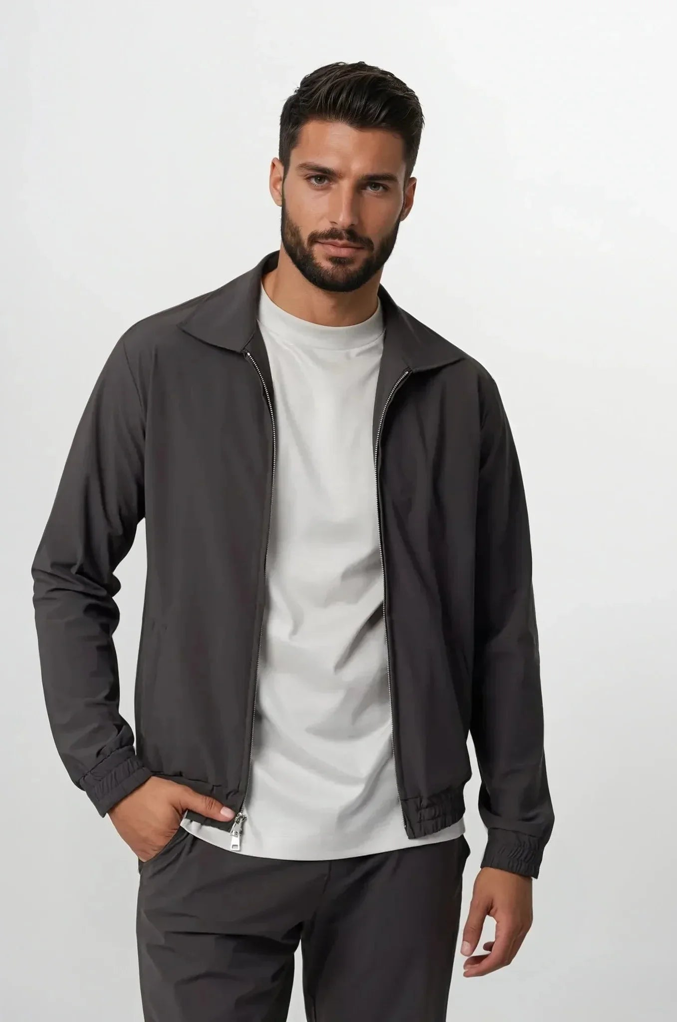 Traje tecnológico urbano de titanio